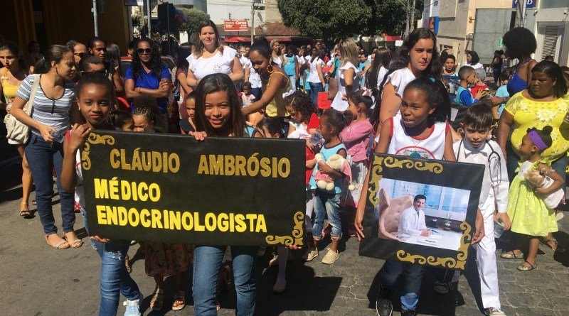 O atributo alt desta imagem está vazio. O nome do arquivo é Homenagem-Dr.jpg