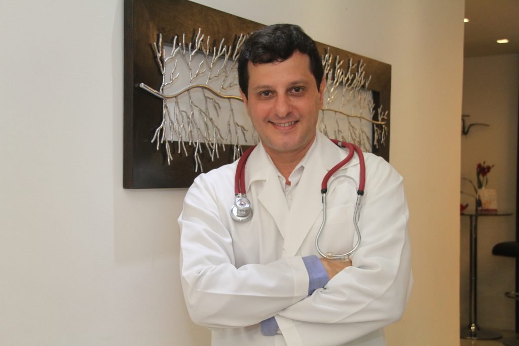 O atributo alt desta imagem está vazio. O nome do arquivo é foto-Dr-Claudio-1024x683.jpg